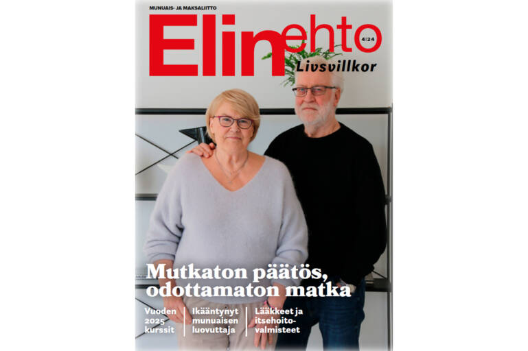 Elinehto lehden kannessa lähes 80-vuotias pariskunta kotonaan.